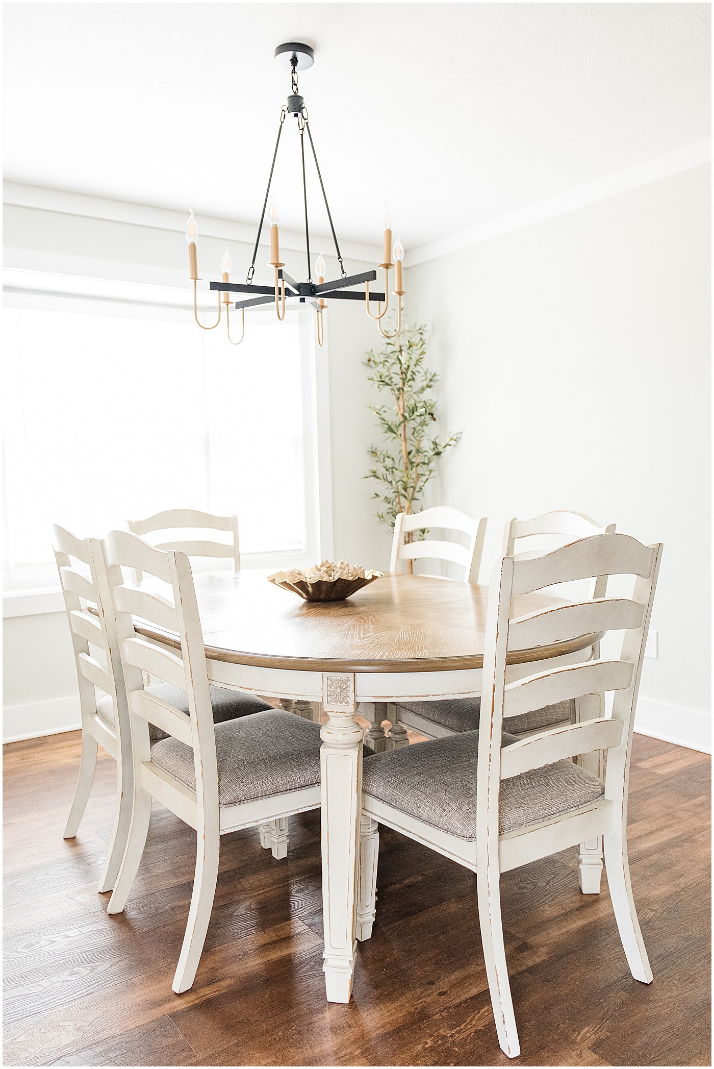 dining room in highland house, one of the bowling green branding locations we recommend